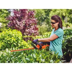 Trimmers BLACK+DECKER 22 In. 20V MAX Lithium-Ion Cordless POWERCUT Hedge Trimmer With (1) 1.5Ah SMARTECH Battery And Charger Included -cuisinart shop black decker cordless hedge trimmers lht321bt fa 1000