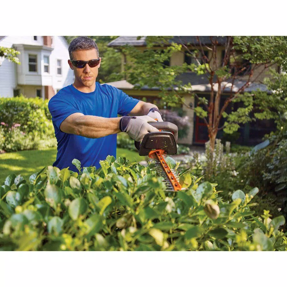 Trimmers BLACK+DECKER 24 In. 40V MAX Lithium-Ion Cordless POWERCUT Hedge Trimmer With (1) 1.5Ah Battery And Charger Included - Image 6