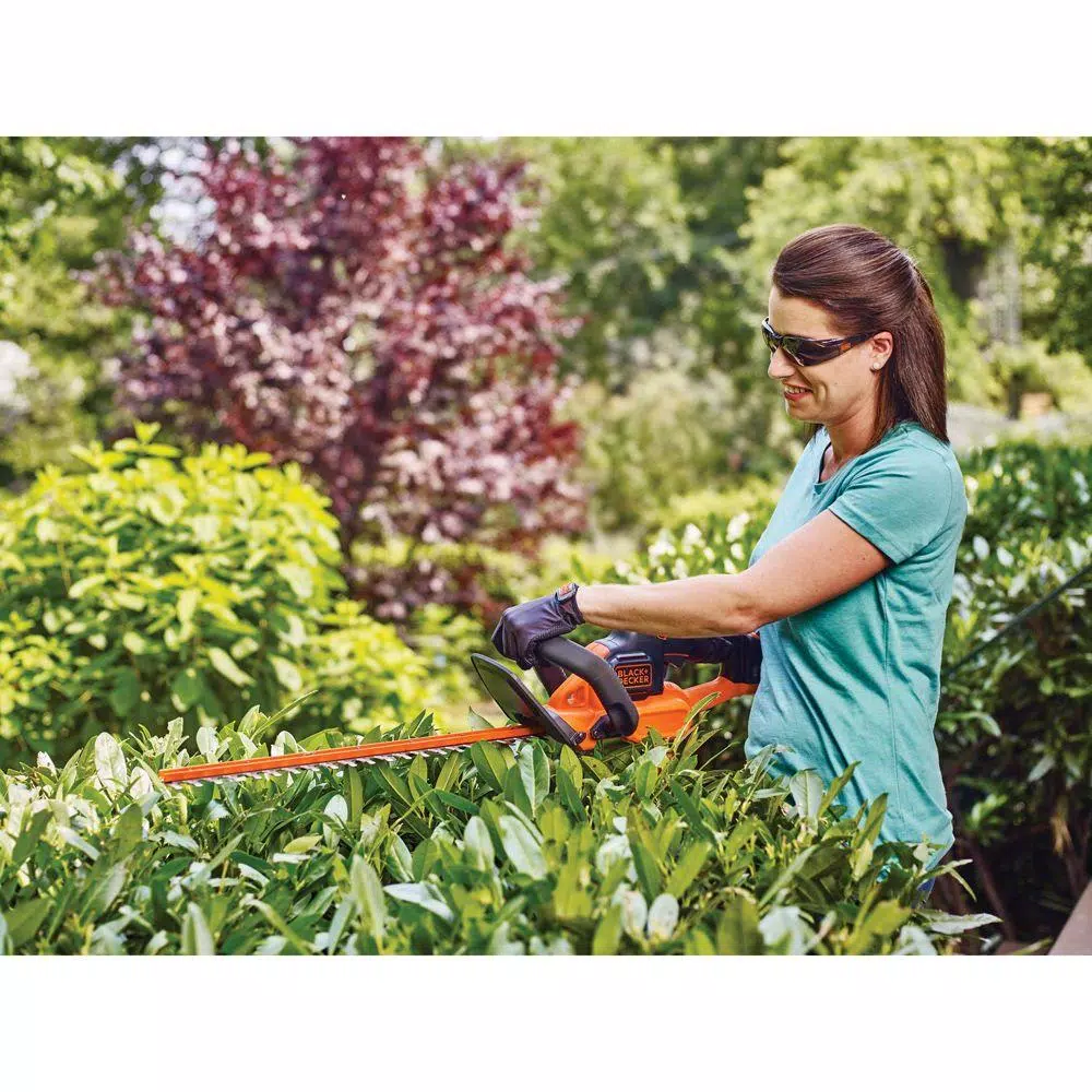 Trimmers BLACK+DECKER 24 In. 40V MAX Lithium-Ion Cordless POWERCUT Hedge Trimmer With (1) 1.5Ah Battery And Charger Included - Image 2