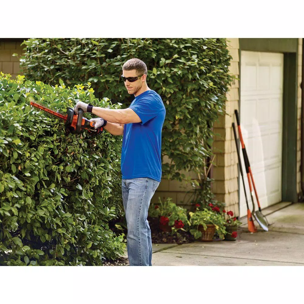 Trimmers BLACK+DECKER 24 In. 40V MAX Lithium-Ion Cordless POWERCUT Hedge Trimmer With (1) 1.5Ah Battery And Charger Included - Image 7