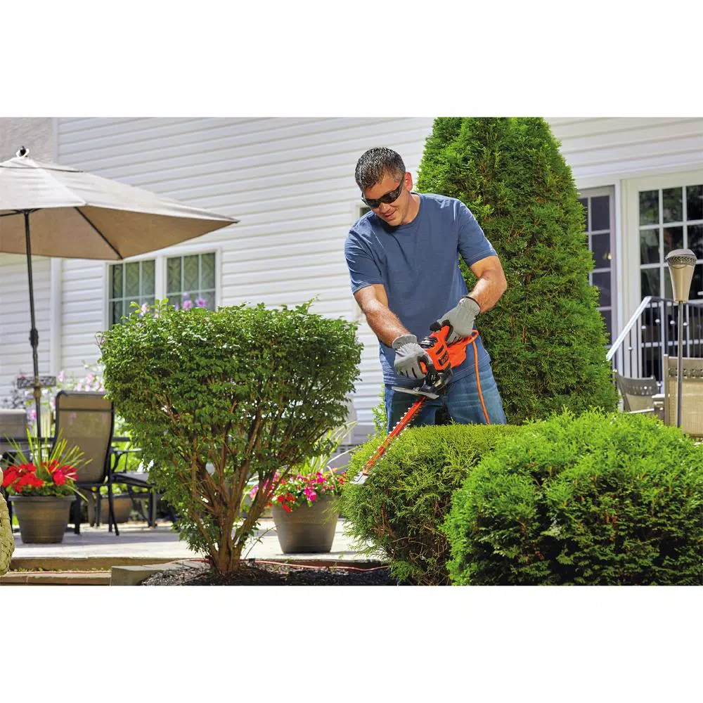 Trimmers BLACK+DECKER 16 In. SAWBLADE 3.0 Amp Corded Electric Hedge Trimmer - Image 7
