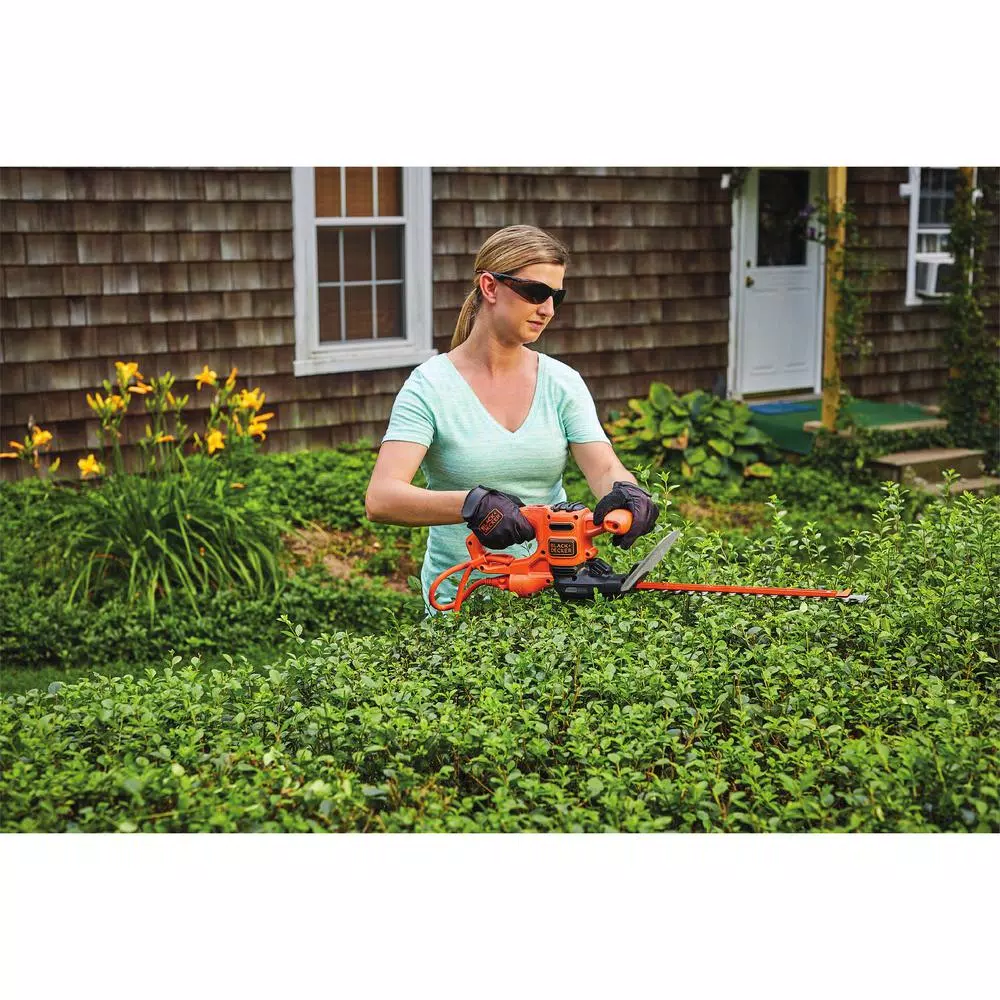 Trimmers BLACK+DECKER 16 In. SAWBLADE 3.0 Amp Corded Electric Hedge Trimmer - Image 8