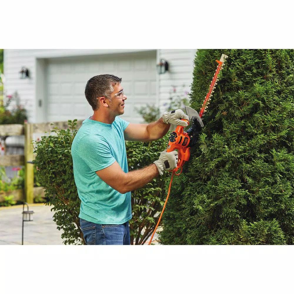 Trimmers BLACK+DECKER 16 In. SAWBLADE 3.0 Amp Corded Electric Hedge Trimmer - Image 2