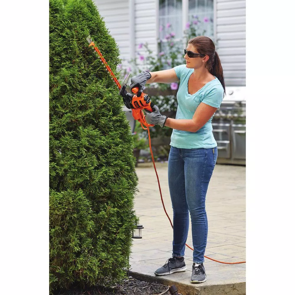 Trimmers BLACK+DECKER 16 In. SAWBLADE 3.0 Amp Corded Electric Hedge Trimmer - Image 9