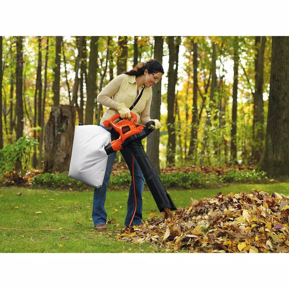 Leaf Blowers BLACK+DECKER 230 MPH 385 CFM 12-Amp Corded Electric 3-in-1 Handheld Leaf Blower/Vacuum/Mulcher 4 Leaf Blowers BLACK+DECKER 230 MPH 385 CFM 12-Amp Corded Electric 3-in-1 Handheld Leaf Blower/Vacuum/Mulcher - Image 2