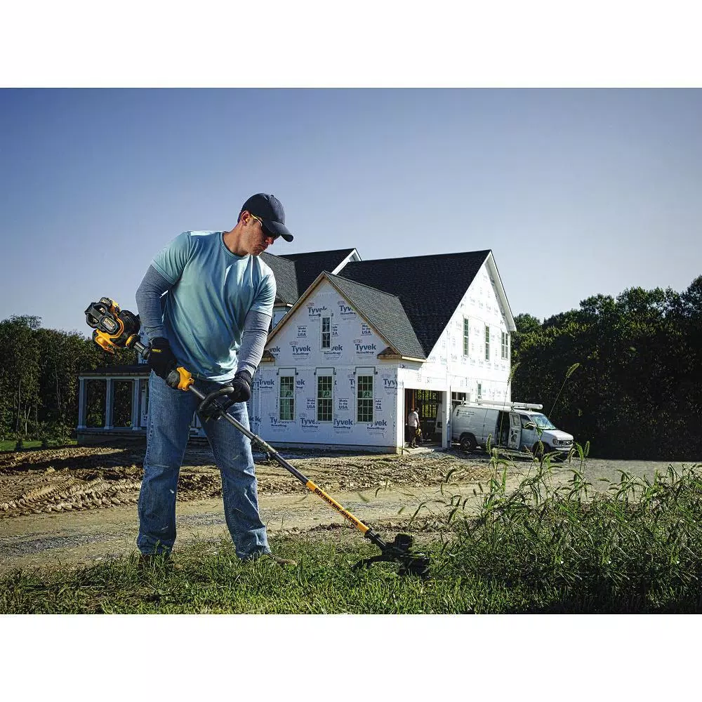 Trimmers DEWALT 15 In. 60V MAX Lithium-Ion Cordless FLEXVOLT Brushless String Grass Trimmer With (1) 3.0Ah Battery And Charger Included 4 Trimmers DEWALT 15 In. 60V MAX Lithium-Ion Cordless FLEXVOLT Brushless String Grass Trimmer With (1) 3.0Ah Battery And Charger Included - Image 2