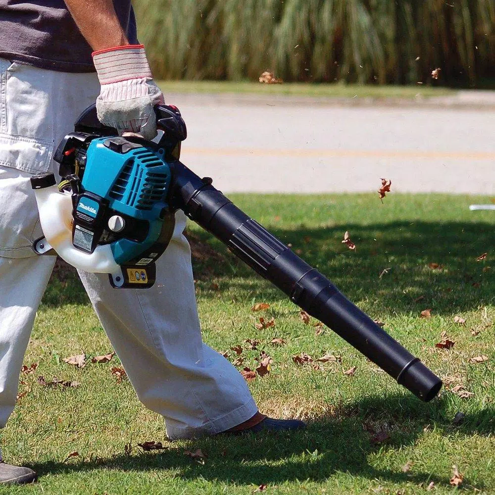 Leaf Blowers Makita 4-Stroke (MM4) 145 MPH 356 CFM 24.5cc Gas Handheld Leaf Blower 4 Leaf Blowers Makita 4-Stroke (MM4) 145 MPH 356 CFM 24.5cc Gas Handheld Leaf Blower - Image 2