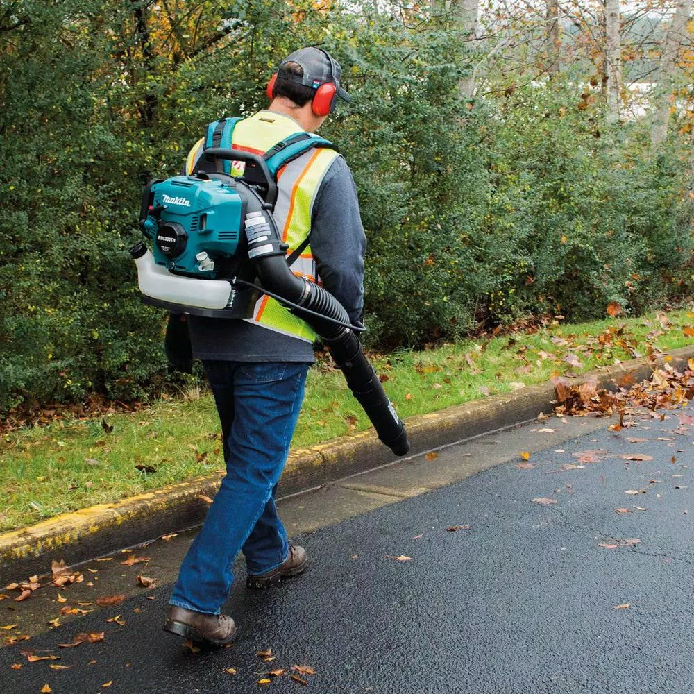 Leaf Blowers Makita 184 MPH 516 CFM 52.5cc MM4 4-Stroke Engine Tube Throttle Backpack Blower 4 Leaf Blowers Makita 184 MPH 516 CFM 52.5cc MM4 4-Stroke Engine Tube Throttle Backpack Blower - Image 2